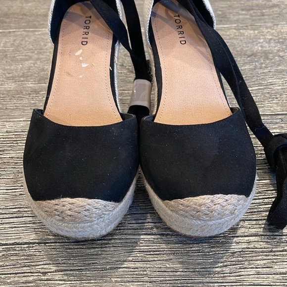 Torrid 9WW 9 Wide Sexy Black Platform Espadrille Canvas Wedge 4" Heel Shoes - Picture 3 of 8